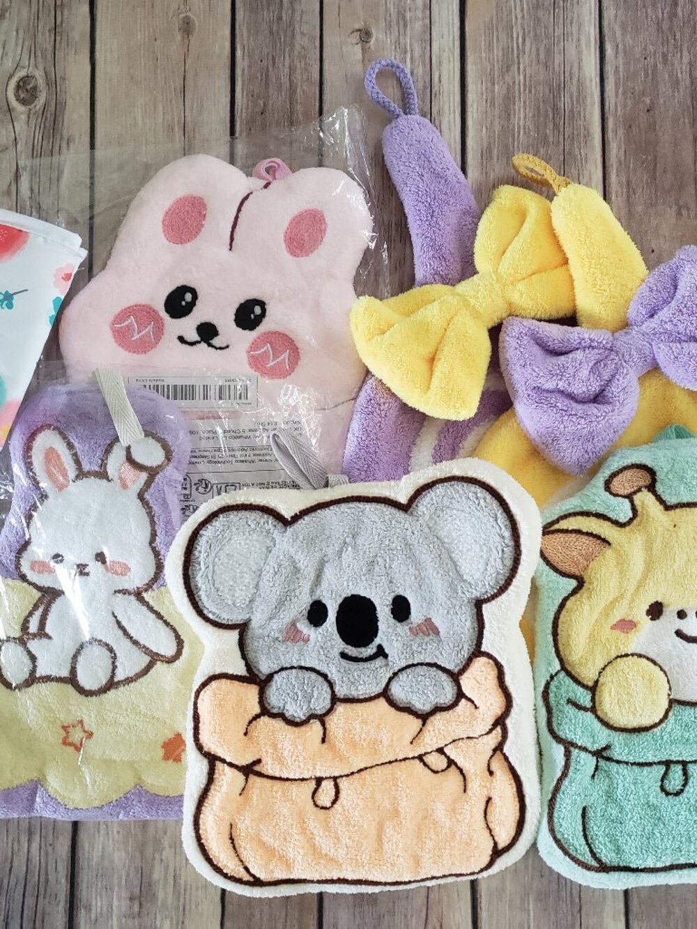 Lot of 6 Cute Fingertip Towels And 2 Seatbelt Covers